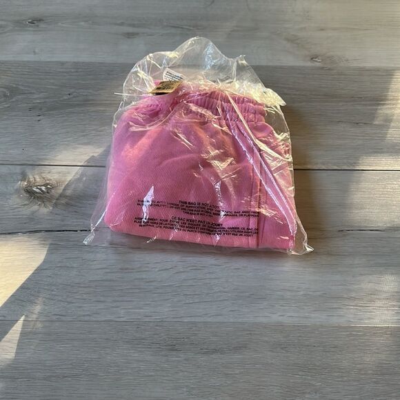 BicoSecret Pink 3.5” Campus Sweat Shorts XS Pink NWT IN PACKAGING - Picture 5 of 6